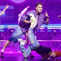 Diva Hồng Nhung đọc rap, nhảy ke đầu trên sân khấu "Chị đẹp đạp gió rẽ sóng"