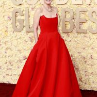 Thảm đỏ "Quả Cầu Vàng": Taylor Swift mặc đồ Gucci, Selena Gomez diện váy đỏ độc lạ