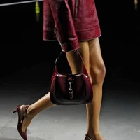 Chiếc túi xách Gucci Jackie biểu tượng và màn tái xuất trên sàn diễn
