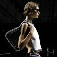 Chiếc túi xách Gucci Jackie biểu tượng và màn tái xuất trên sàn diễn