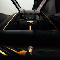 Koenigsegg Jesko độc nhất thế giới với thân xe bằng sợi carbon và mạ vàng 24k