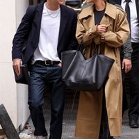 Dự báo bùng nổ của túi xách mới "Y Tote" từ Saint Laurent
