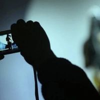 Vụ hai cô gái trẻ lộ clip: VIB khẳng định không phải nhân sự ngân hàng!