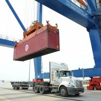 Xuất nhập khẩu là điểm sáng của nền kinh tế