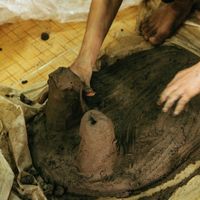 gom Bau Truc van hoa champa