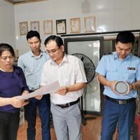 Đoàn kiểm tra liên ngành an toàn vệ sinh thực phẩm tỉnh do ông Đỗ Ngọc Linh, Phó Giám đốc Sở Công Thương làm Trưởng đoàn đã đến kiểm tra công tác bảo đảm an toàn thực phẩm dịp Tháng hành động vì an toàn thực phẩm tại các huyện Thạch An, Quảng Hòa, Trùng Khánh, Hạ Lang.