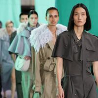 BST Burberry Xuân Hè 2025: Kỷ nguyên mới của phong cách sartorial