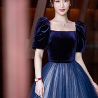 Mỹ nữ không thích mặc váy, sợ đám đông nhưng lại trở thành tâm điểm gây ùn tắc