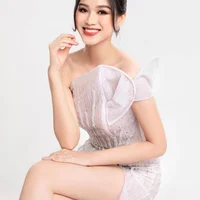 Váy siêu ngắn tôn chân dài 1,11 m của Đỗ Thị Hà