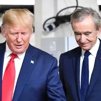 Mối quan hệ đặc biệt giữa Donald Trump và ông trùm hàng hiệu