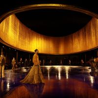 BST Saint Laurent Xuân Hè 2025: Quyền năng của “power dressing”