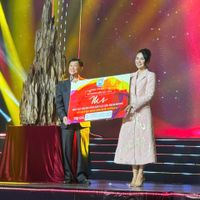Doanh nhân Johnathan Hạnh Nguyễn 