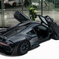 “Siêu phẩm” Mercedes-AMG One đầu tiên lên sàn xe cũ