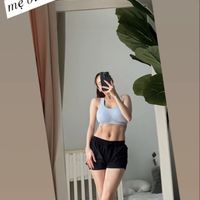 Nhã Phương khoe cơ bụng săn chắc sau Tết