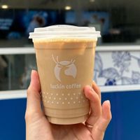 Cốc cà phê latte pha rượu Mao Đài của Luckin Coffee chỉ chứa 1 phần rượu rất nhỏ, lượng cồn khoảng 0,5%.