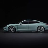 Porsche Taycan Turbo S 2025 ra mắt với công suất tiệm cận siêu xe
