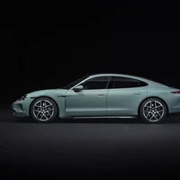 Porsche Taycan Turbo S 2025 ra mắt với công suất tiệm cận siêu xe