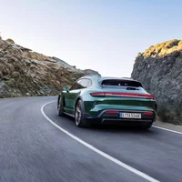 Porsche Taycan Turbo S 2025 ra mắt với công suất tiệm cận siêu xe