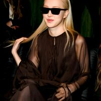 Rosé diện váy xuyên thấu dự show Saint Laurent Thu Đông 2024
