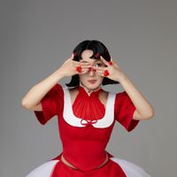 M Tú phát hành album Chơi Trò Yêu gồm 8 ca khúc do cô sáng tác
