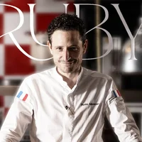 Bếp trưởng Pierre Meneau đạt sao Michelin và cơ duyên với ẩm thực Việ