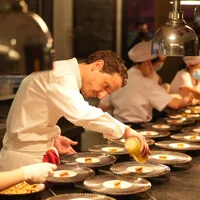 Bếp trưởng Pierre Meneau đạt sao Michelin và cơ duyên với ẩm thực Việ