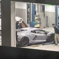 Siêu xe hybrid đầu tiên của Lamborghini lộ ảnh đã về Việt Nam, Minh "Nhựa" phấn khởi hẳn ra
