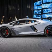 Siêu xe hybrid đầu tiên của Lamborghini lộ ảnh đã về Việt Nam, Minh "Nhựa" phấn khởi hẳn ra