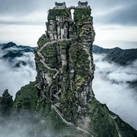 Ngôi chùa trên đỉnh Phạn Tịnh