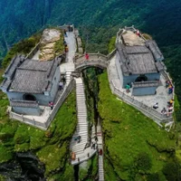 Ngôi chùa trên đỉnh Phạn Tịnh