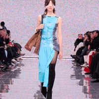 Vòng tay cuộn băng dính của Balenciaga có đáng 81 triệu đồng?