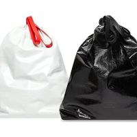 Vòng tay cuộn băng dính của Balenciaga có đáng 81 triệu đồng?