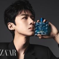 Versace chọn Bạch Kính Đình là đại sứ nước hoa toàn cầu