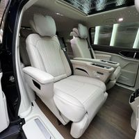 Trấn Thành sắm VW Viloran bản base nhưng có trang bị khủng hơn bản full: Ghế thương gia xoay 360 độ, sàn gỗ, trần sao kiểu Rolls-Royce