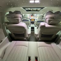 Trấn Thành sắm VW Viloran bản base nhưng có trang bị khủng hơn bản full: Ghế thương gia xoay 360 độ, sàn gỗ, trần sao kiểu Rolls-Royce