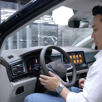 Trấn Thành sắm VW Viloran bản base nhưng có trang bị khủng hơn bản full: Ghế thương gia xoay 360 độ, sàn gỗ, trần sao kiểu Rolls-Royce