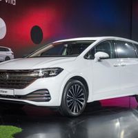 Trấn Thành tậu MPV Volkswagen Viloran, độ thêm trang bị đúng chuẩn ‘xe chủ tịch’