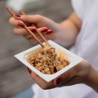 Natto, món ăn sáng và ăn xế giàu dinh dưỡng từ Nhật Bản