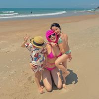 "Mẹ hai con" Diệp Lâm Anh khoe dáng nuột nà với bikini