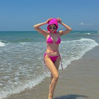 "Mẹ hai con" Diệp Lâm Anh khoe dáng nuột nà với bikini