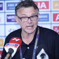 VFF chốt số tiền đền bù hợp đồng cho HLV Troussier