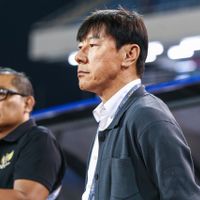 HLV Shin Tae Yong bất ngờ khi HLV Troussier bị sa thải ở Việt Nam