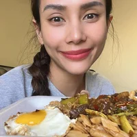 Siêu mẫu Võ Hoàng Yến ở Mỹ