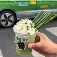 Trà sữa hành lá, món đồ uống gây bão trên mạng xã hội Trung Quốc có gì đặc biệt?