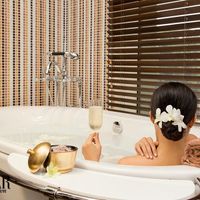 Gợi ý chọn quà 8/3 thời trang cho 12 con Giáp