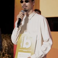 Rapper Đen Vâu vướng tin đồn "có con" với Hoàng Thùy Linh.