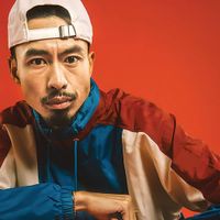Rapper Đen Vâu vướng tin đồn "có con" với Hoàng Thùy Linh.
