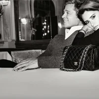 6 bí quyết làm đẹp của "nàng thơ CHANEL" .