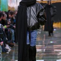 Skinny jeans đã chính thức trở lại đường đua hot trends 2024!