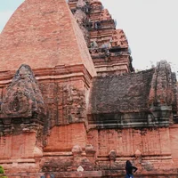 Nét Chăm rực rỡ giữa lòng phố thị Nha Trang